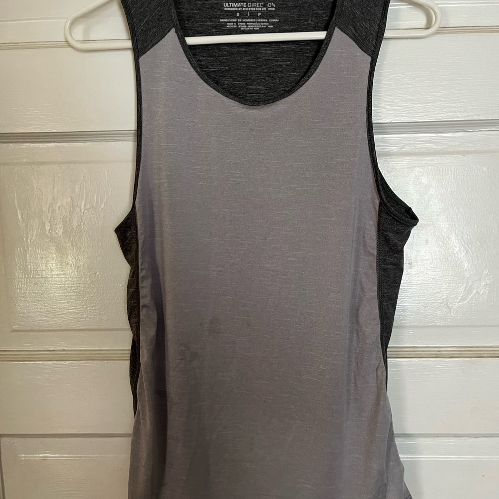 Ultimate direction tank
